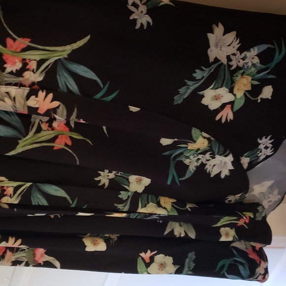 City Chic dress lovely scalloped skirt and off shoulder dress. - Picture 3 of 4